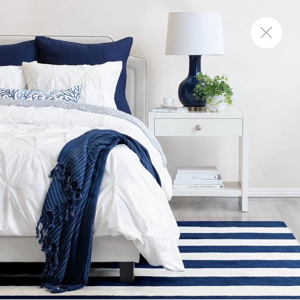 White Valencia Pintuck Luxurious King Duvet Cover and Two King Shams - Picture 6 of 11